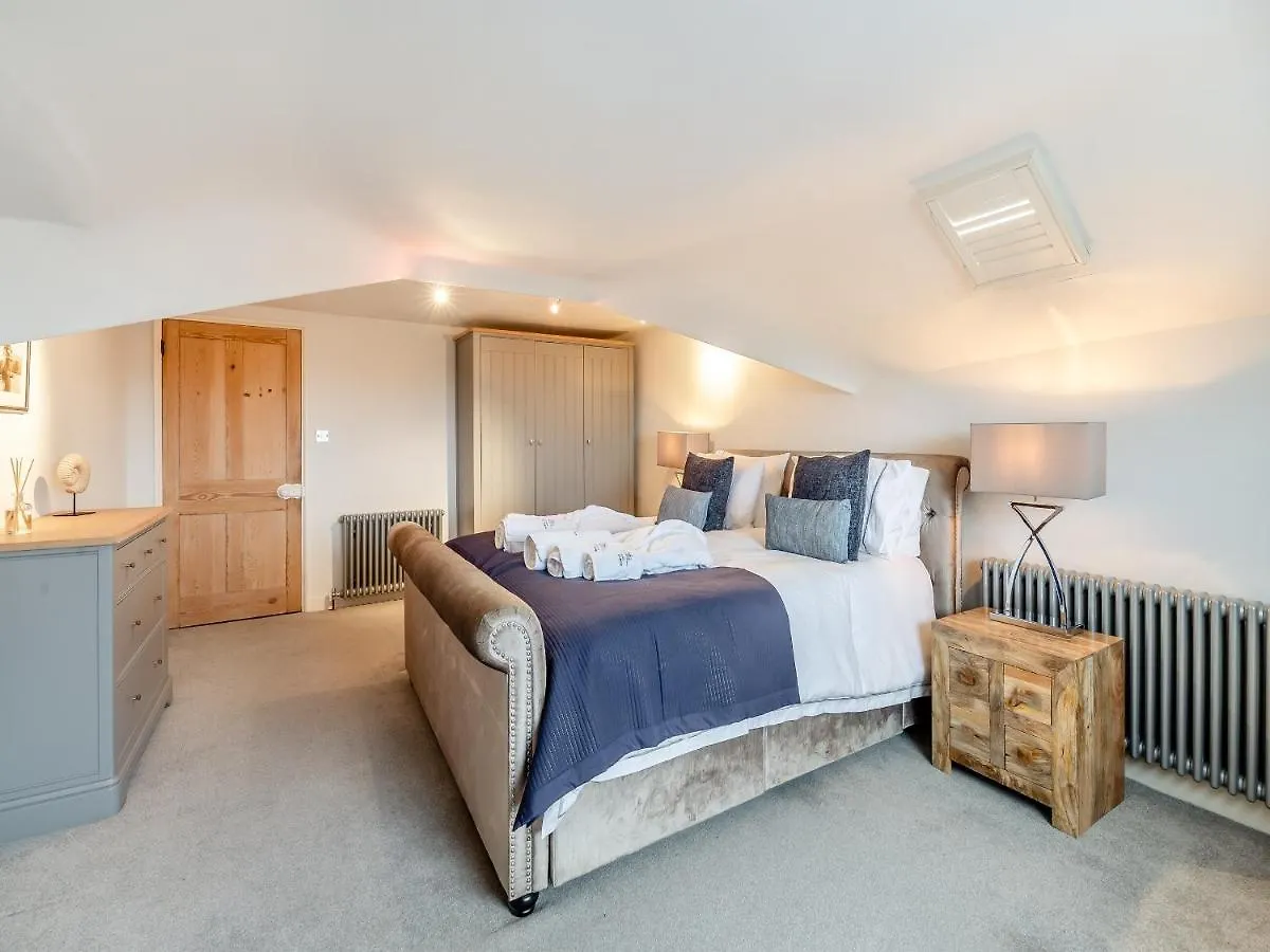Airy Hill Manor - The Penthouse Βίλα Γουίτμπι