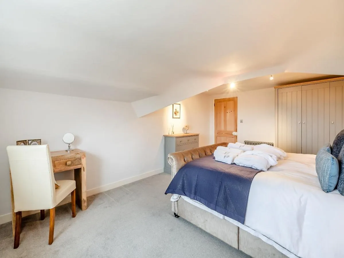 Airy Hill Manor - The Penthouse Βίλα Γουίτμπι Ηνωμένο Βασίλειο